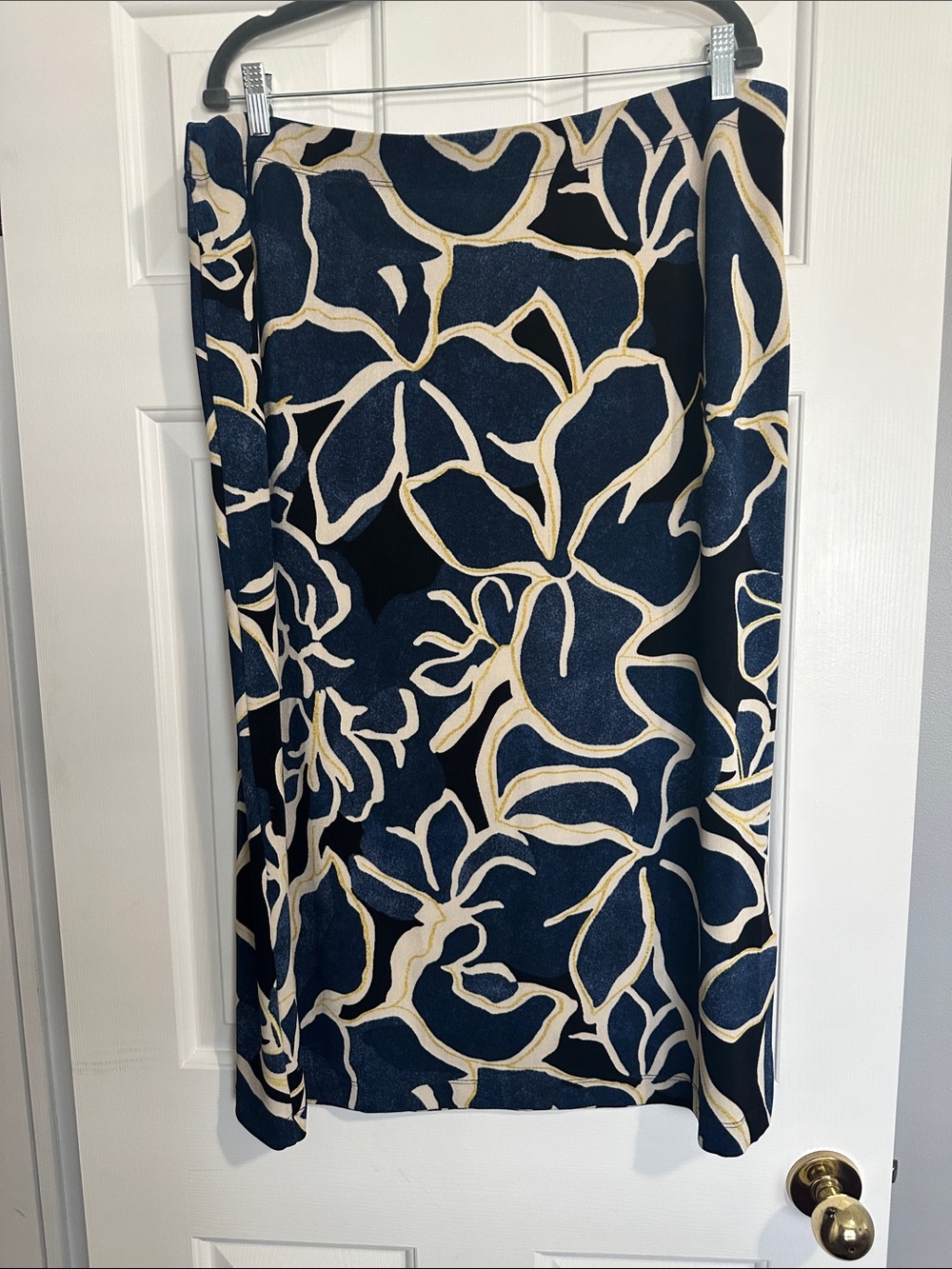 Chico's Travelers Navy, Black and Cream Floral Midi Skirt. Size XL (Chicos 3)